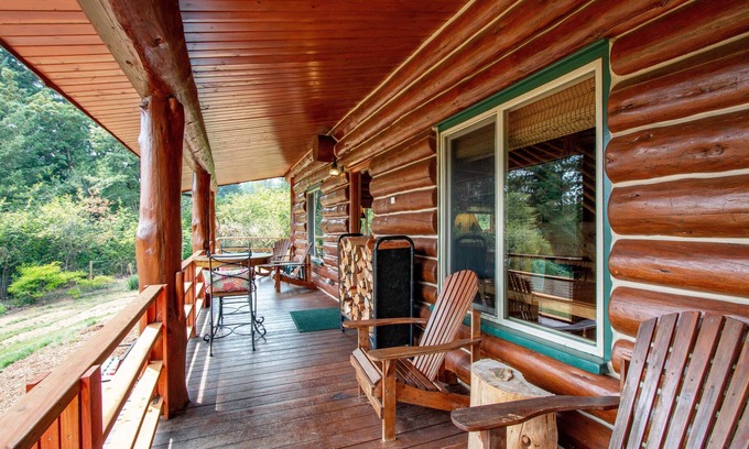 Stevenson House | The Log Cabin - Perfect Haven in the Woods Near Stevenson