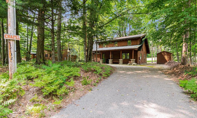 Thompsonville House | The Log Cabin