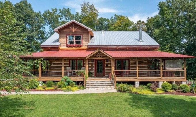 Cottontown Cabin | The Log Palace Private Guest Suite by RedAwning