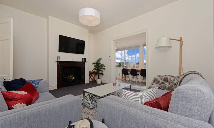 Battery Point Apartment | The Lollyshop Apartment in Battery Point