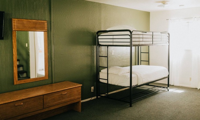 Long Barn Cabin | The Long Barn Lodge - Queen + Twin Bunk Bed Room