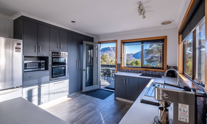 Coles Bay House | The Lookout
