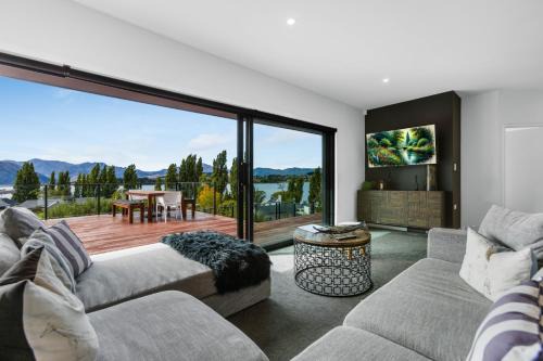 Wanaka House | The Lookout - Lake Views