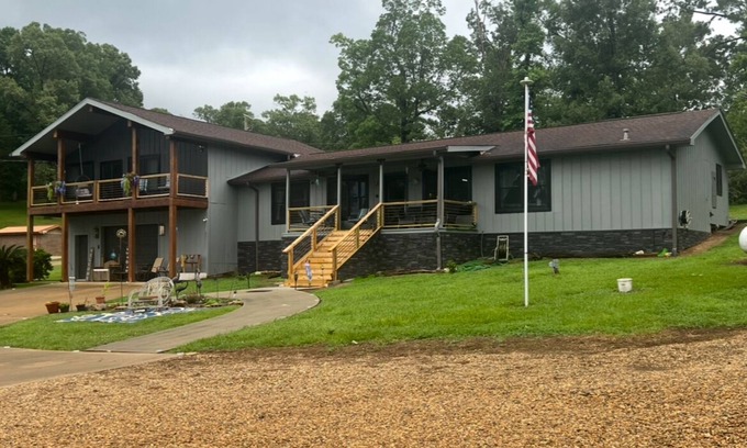 Negreet House | The Lure Camp, S. Toledo Bend. Secluded Cove, Boat ramp on property sleeps 6.