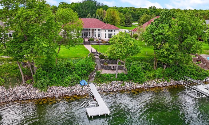 Alexandria House | "The Luxe" on Lake Carlos
