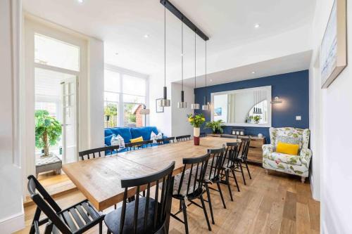 New Forest District House | The Lymington Hub Slps 13 hot tub/chef/spa