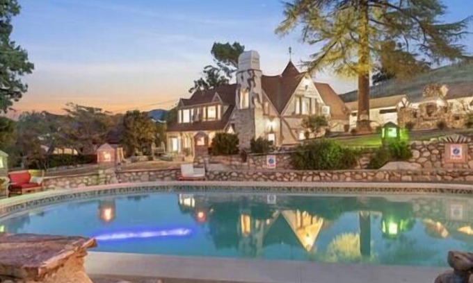 Newhall House | The Magic Castle's Guest Suite - Six Flags, LAX