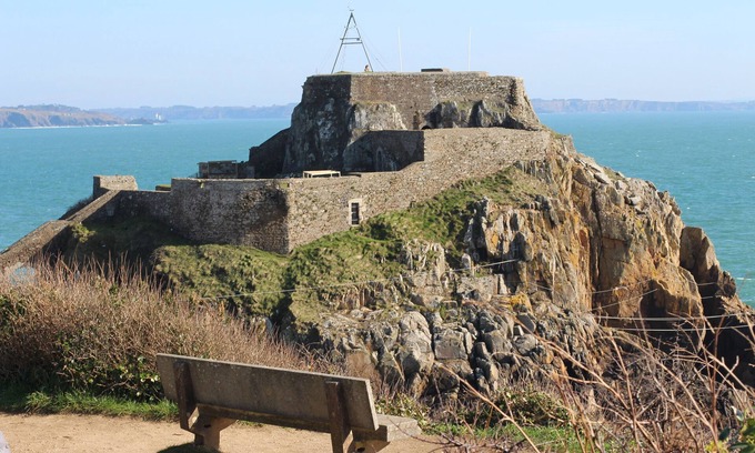 Plougonvelin House | The maison des gardiens de l'océan, pleine vue mer, proche plages, de 1 à 6 pers.