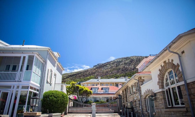 Kalk Bay Apartment | The Majestic Apartments