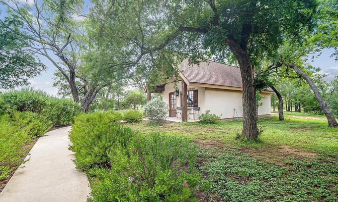 Fredericksburg Cabin | The Manor Haus at Messina Hof Hill Country Winery-Messina Haus