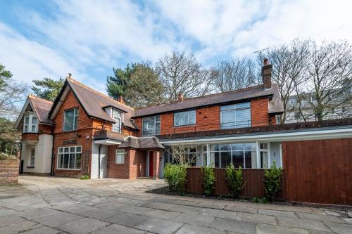 Boscombe House | The Manor - Large Luxury home in Bournemouth - Sleeps 12+