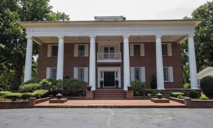 Church Street House | The Mansion Headquarters Retreat near Atl airportnn