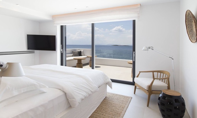 Vouliagmeni Hotel | The Margi