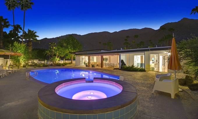 Vista Las Palmas House | The Marilyn Monroe Estate 4bed/4ba Pool and Spa. Newly Remodeled.