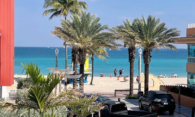 Hollywood Hotel | The Marlin Beachside
