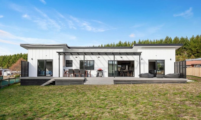 Motuoapa House | The Marvel of Motuoapa - Modern Holiday Home