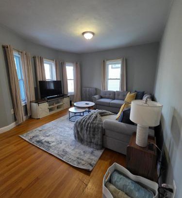 Chelsea Apartment | The Maverick Upstairs - NEW! - Lux Apartment - 2 Miles From Airport & Downtown Boston