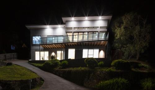 Montagu Bay House | The MBM - Modern 4BR Home, Spacious, Views, Ideal for Groups