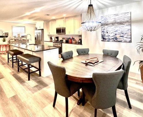 Springdale House | The McKinney dentrally located a few blocks from Emma St and Downtown four bedrooms
