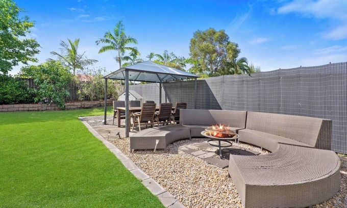 Upper Coomera House | The Meadows: A Homestead-style Family Delight