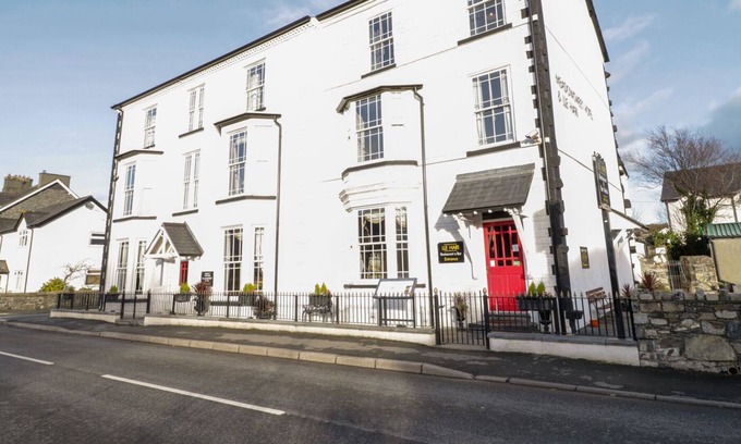Llanrwst Apartment | THE MEADOWSWEET APARTMENT, pet friendly in Llanrwst