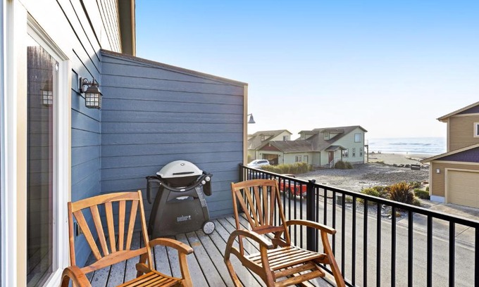 Gold Beach House | The Mermaid's Den