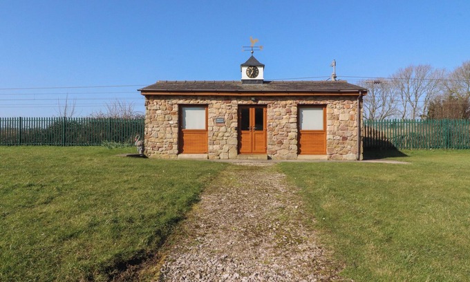 Bolton Le Sands Cottage | THE MEWS, pet friendly, country holiday cottage in Carnforth