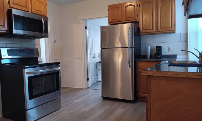 North Providence Apartment | The Middle flight Spacious 4-bedroom apartment with AC in North Providence