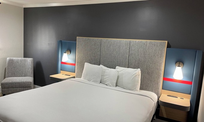 Central Sacramento Hotel | The Midtowner Hotel, SureStay Collection by Best Western
