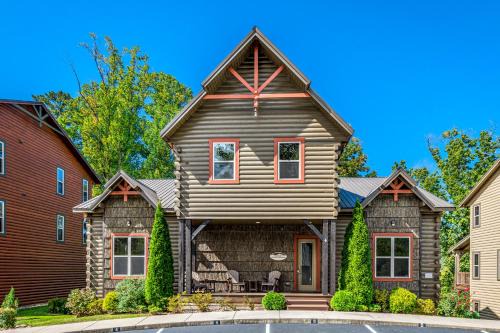 Gatlinburg House | The Mighty Crabapple Manor by Stony Brook Cabins