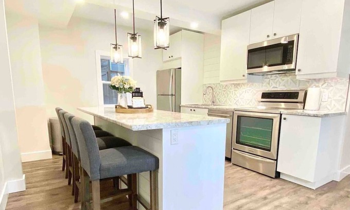 Kitchener House | THE MILL HOUSE - Downtown Location!