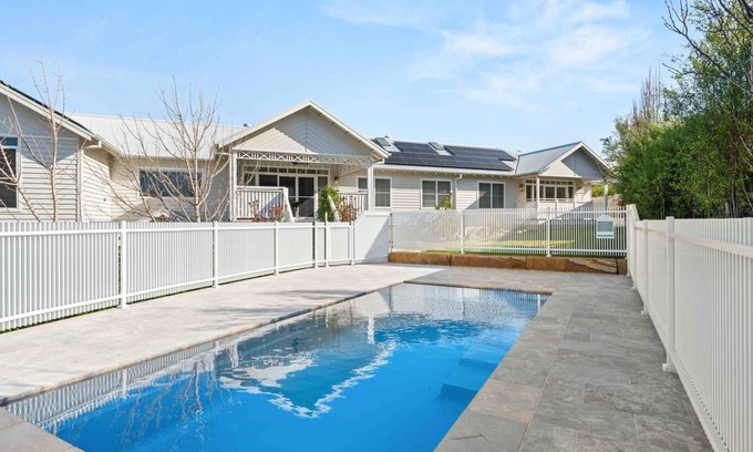 Milton House | The Milton Haven - Pet Friendly & Heated Pool