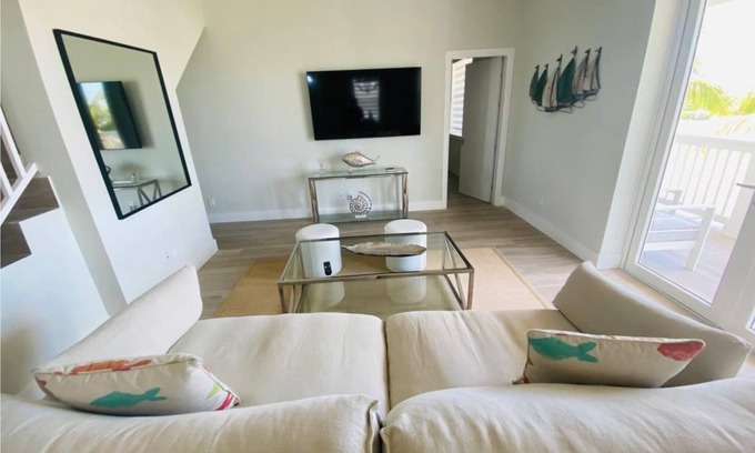 Palm Cay Villa | The Mockingbird Villa