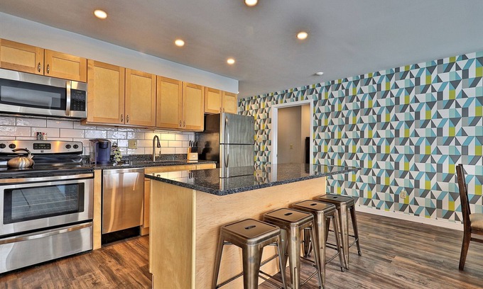 Killington Condo | The Mod Suite at Killington. Big. Comfy. Ahh! Relax 122/3