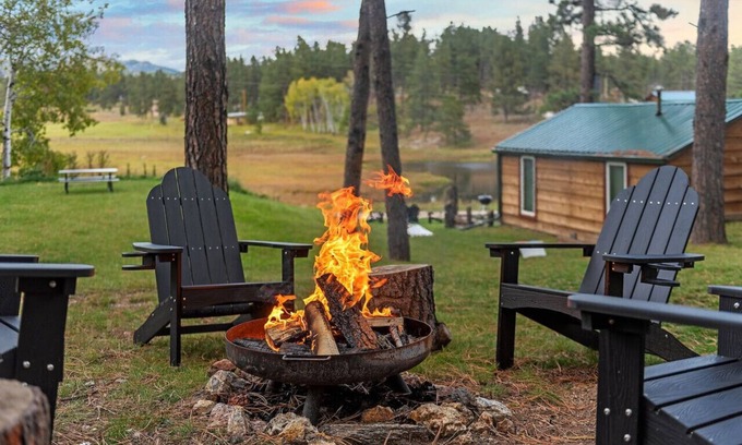 Custer Apartment | The Monet: Sauna + Firepit + Needle Views