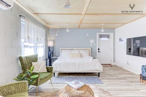 Downtown Memphis Apartment | The Moose #6 - Modern Luxe Studio with Free Parking & King Bed