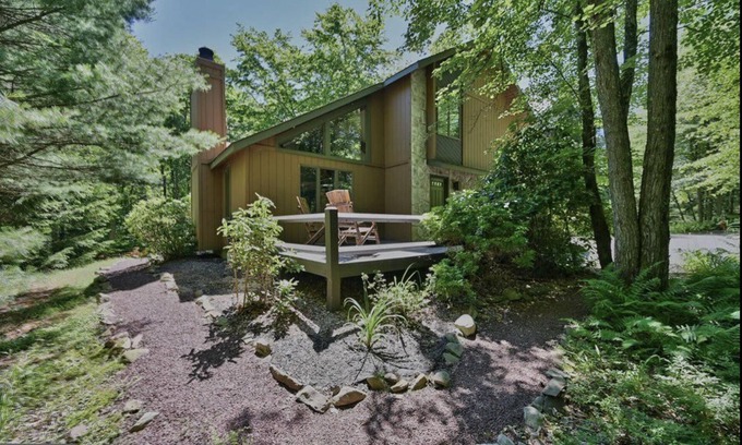 Lake Harmony House | The “Mosey Moose Lodge” at Lake Harmony