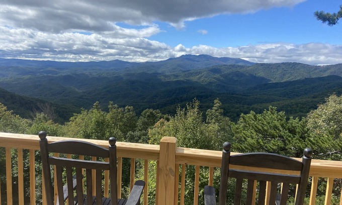 Apple Ridge House | The Most Amazing View in Blowing Rock
