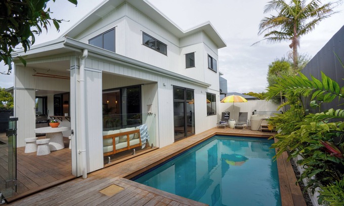 Mount Maunganui House | The Mount Retreat by Aotearoa Escapes