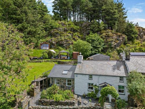 Rhiwbryfdir House | The Mountains House