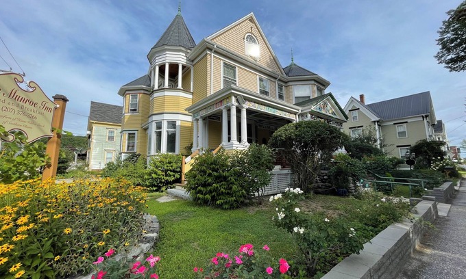 Auburn Bed & Breakfast | The Munroe Inn