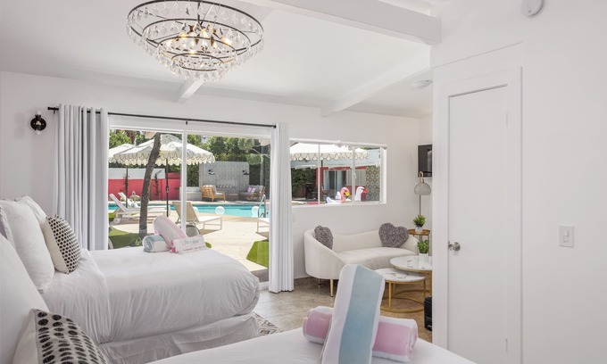 Warm Sands Hotel | The Muse Hotel | Palm Springs | Pool, Hot Tub, with FULL Kitchen | Suite 4!