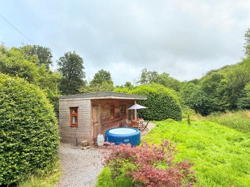 Carmarthen Apartment | The Natures Nook With HotTub