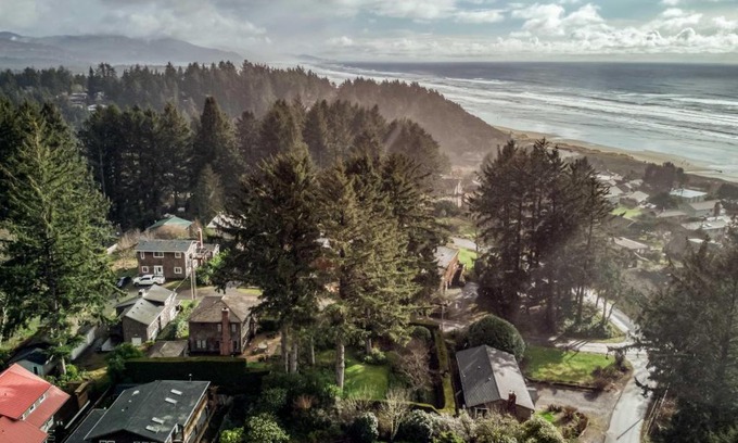 Neahkahnie Beach House | The NeahKahNie House - Meredith Lodging