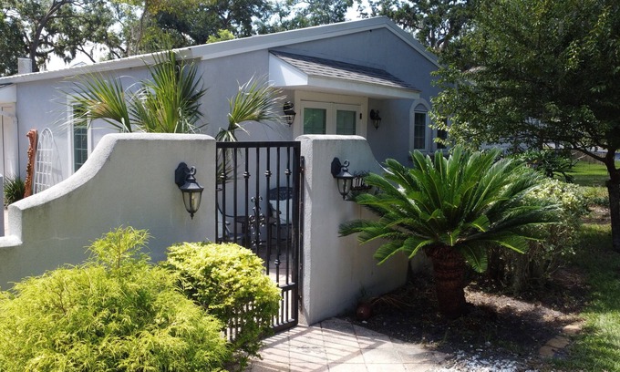 Saint Simons Heights Cottage | The Nest at Circle Park - Cute Cozy Cottage