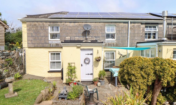 Helston Cottage | THE NEST, character holiday cottage, with a garden in Mawgan