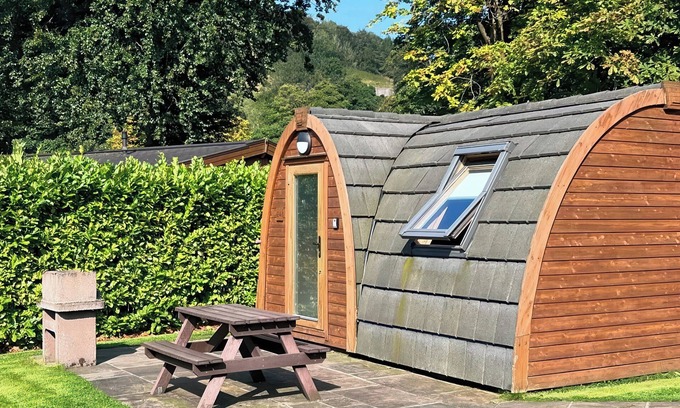 Saddleworth Cottage | THE NEST POD, pet friendly, with a garden in Greenfield