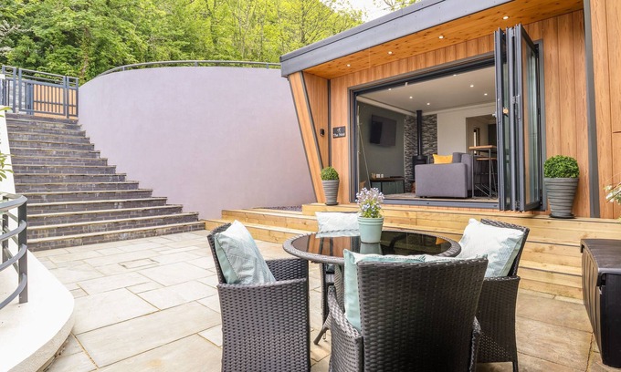 Gwaenysgor Near Prestatyn Cottage | THE NEST, romantic, with a garden in Prestatyn