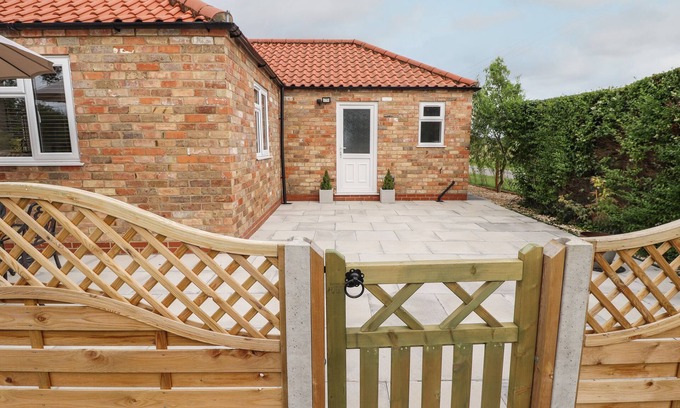 Louth Cottage | THE NEW BUILD, family friendly, with a garden in Louth