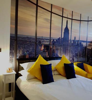Acomb Apartment | The New Yorker Mini Studio Parking Available